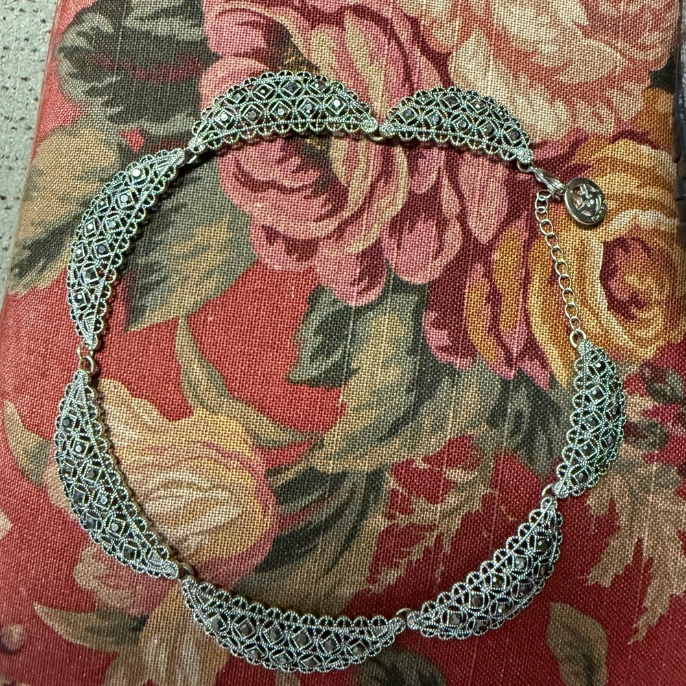 👑Beautiful Vintage Crown Trifari Elegant Necklace